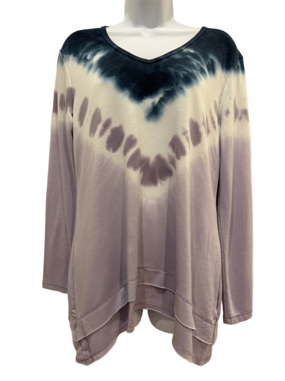 GreenTea Tie-Dye V-Neck Long Sleeve Top - Lavender, Navy & Cream. Medium